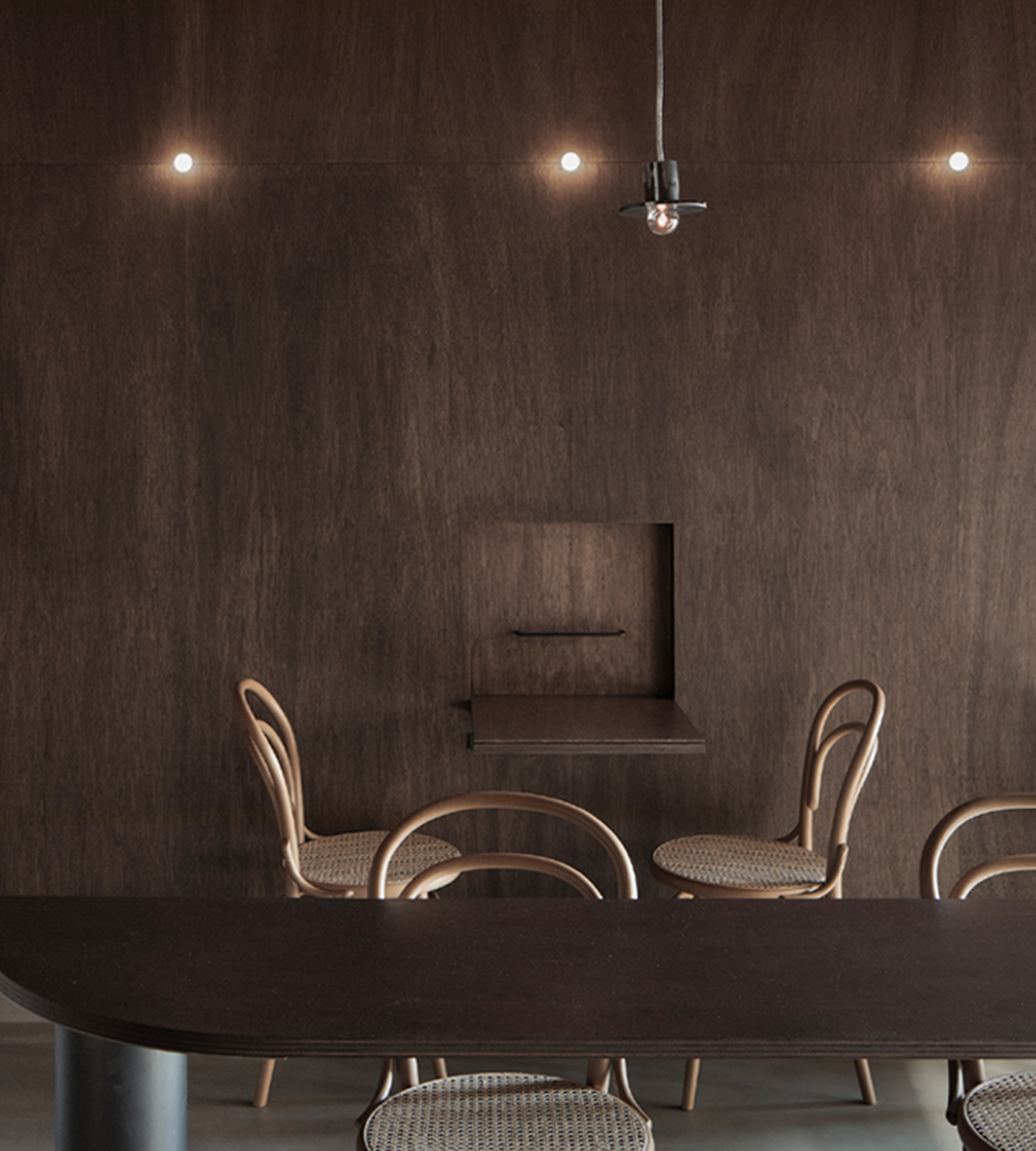 芋と茶 頂 itadaki テーブル内装