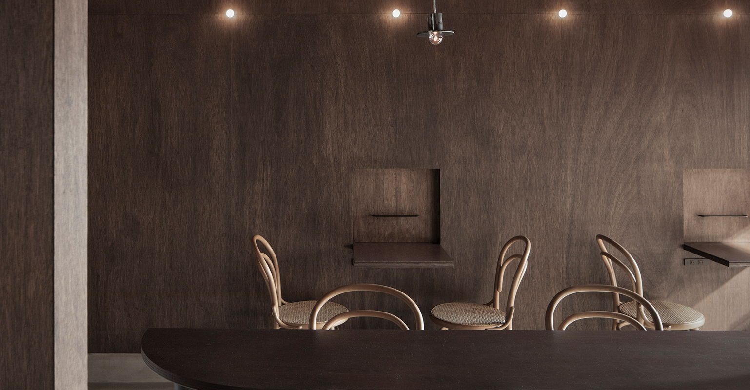 芋と茶 頂 itadaki テーブル内装