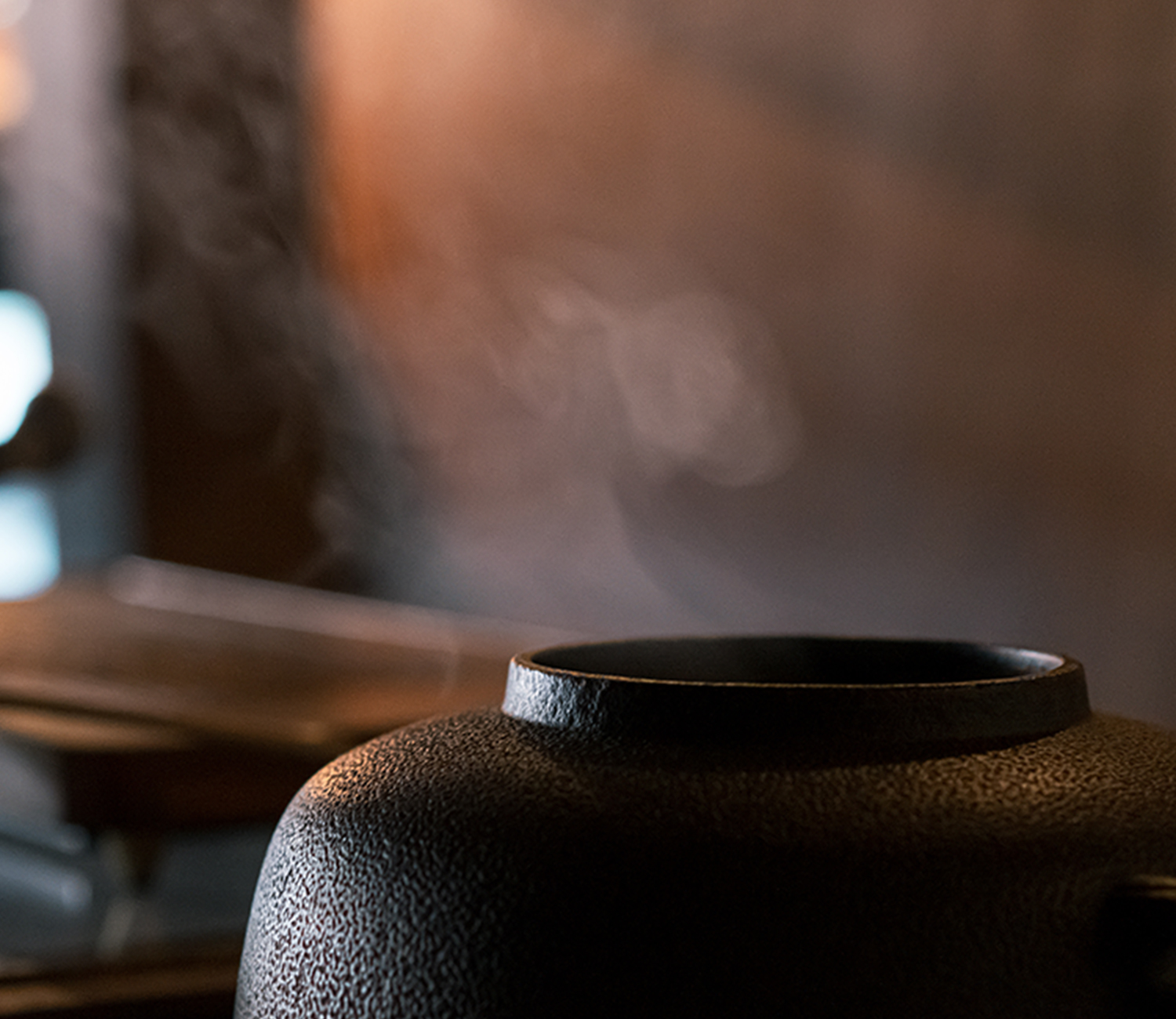 芋と茶 頂 itadaki 壺から湯気が出る